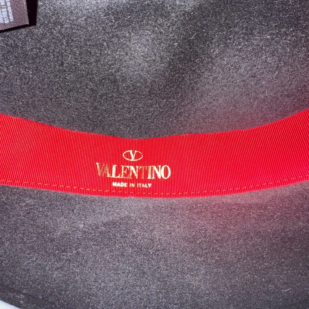 Valentino Garavani Black Hat with Gold Logo - Picture 3 of 5